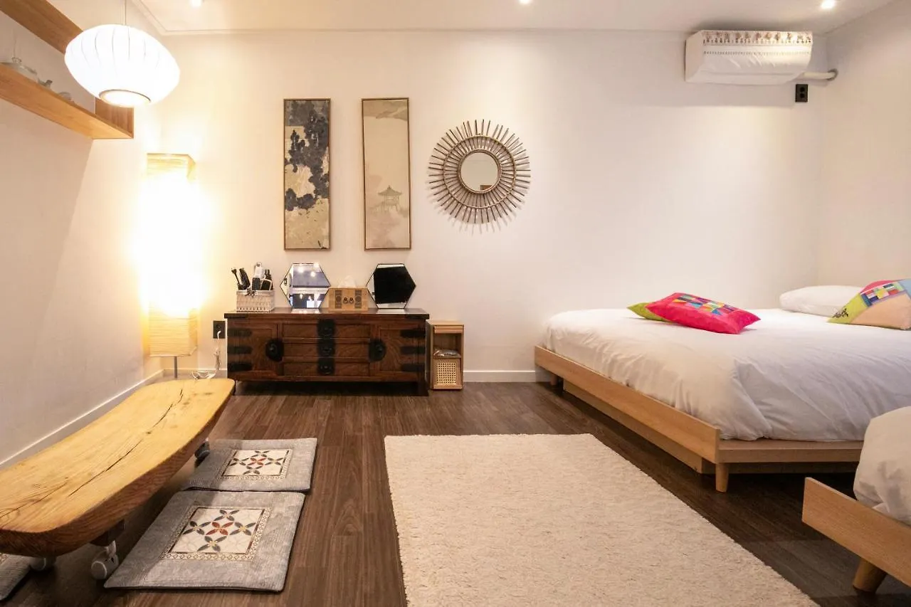 Bias K-Girl Guesthouse - Women Only Seoul Gasthof