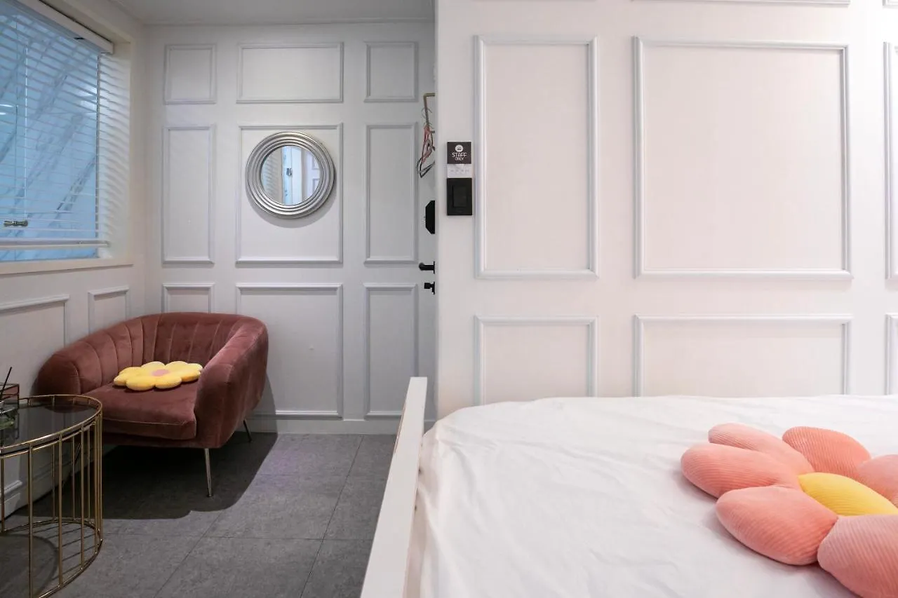 Bias K-Girl Guesthouse - Women Only Seoul South Korea