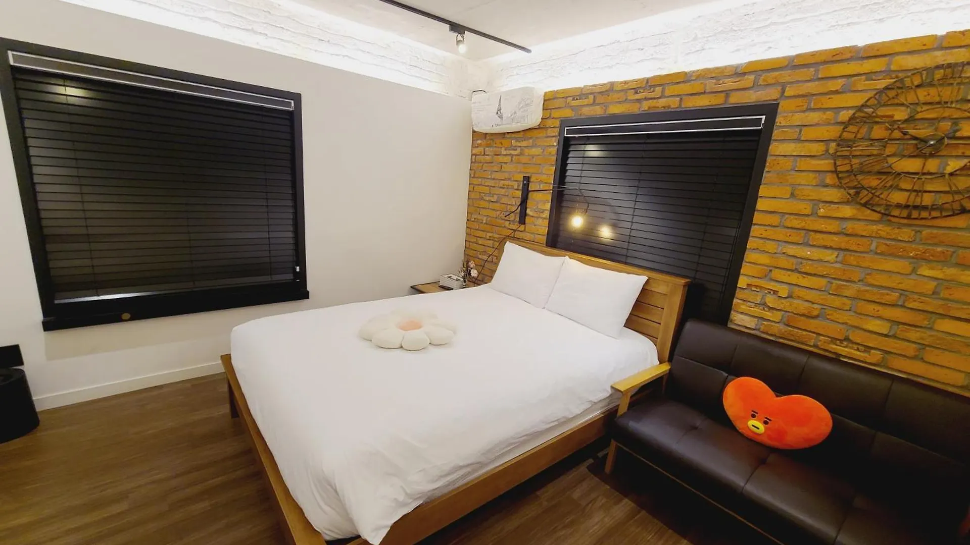 Bias K-Girl Guesthouse - Women Only Seoul South Korea