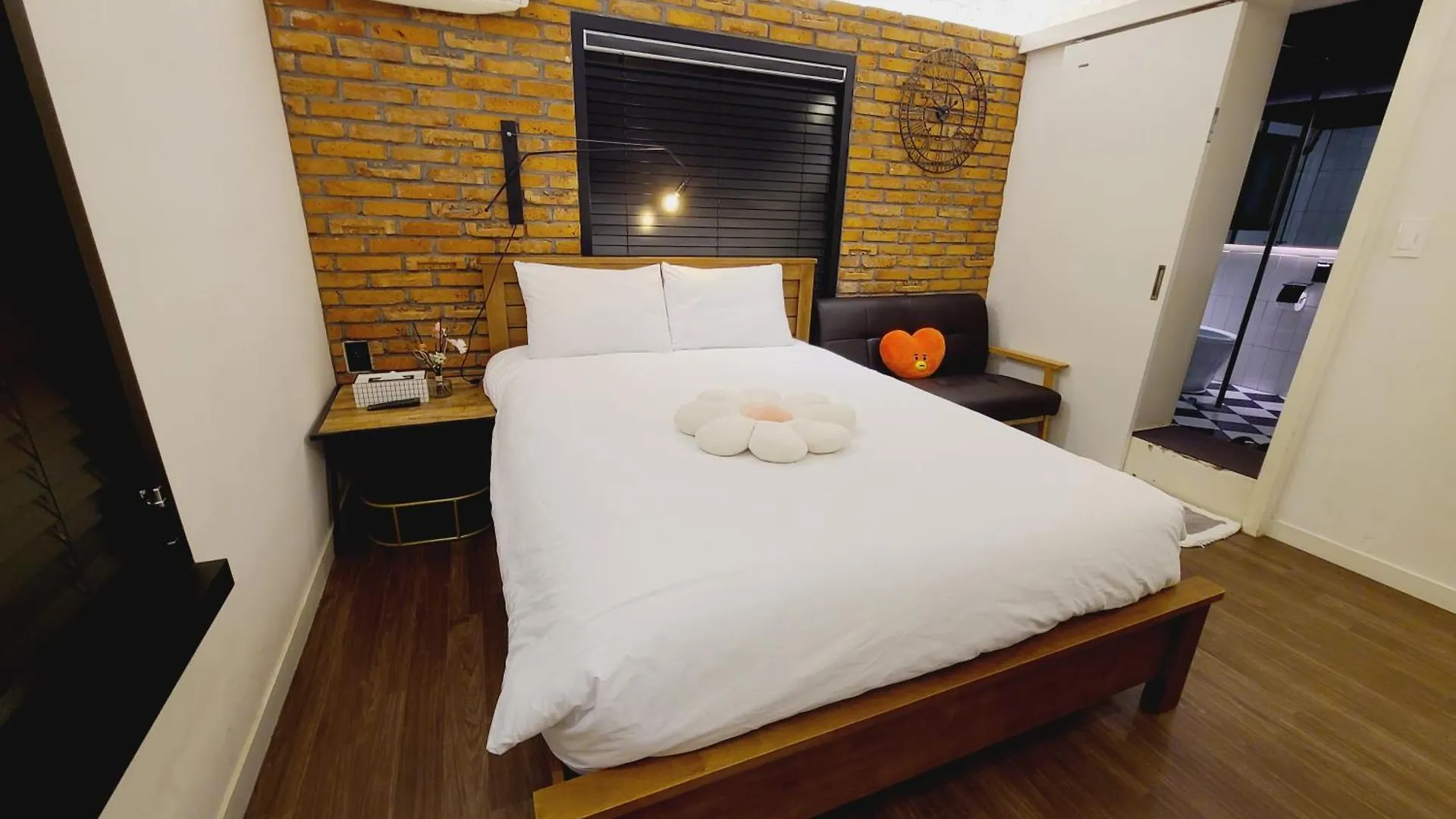 Bias K-Girl Guesthouse - Women Only Seoul South Korea